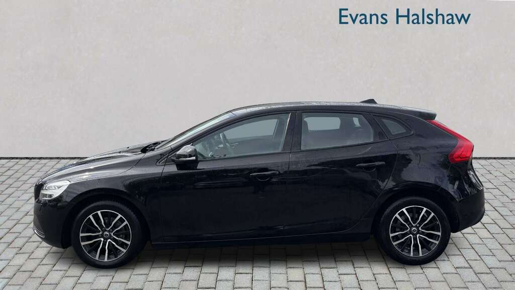 Volvo V40 D2 120 Momentum 2017 Black #3