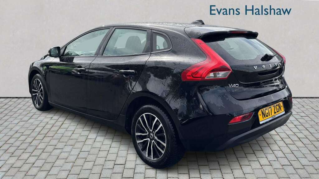 Volvo V40 D2 120 Momentum 2017 Black #2