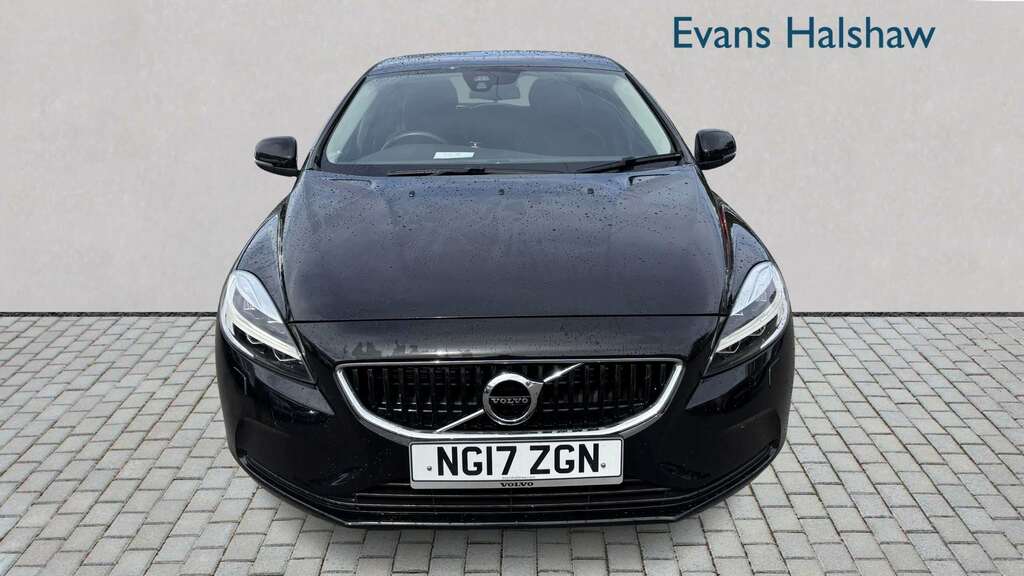 Volvo V40 D2 120 Momentum 2017 Black #4