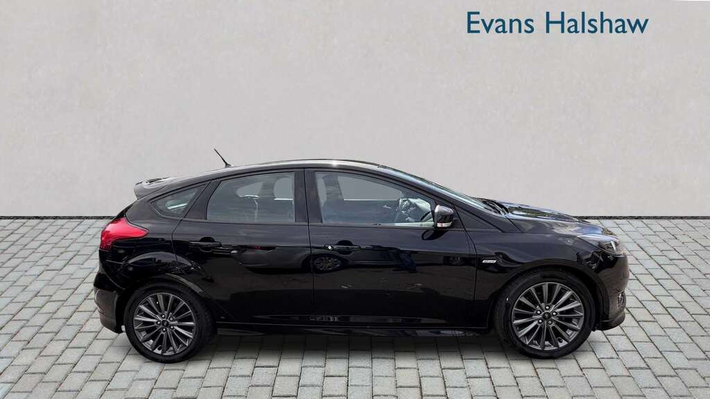 Ford Focus 1.5 Tdci 120 St-line Navigation 2018 ST68JVX Black #3