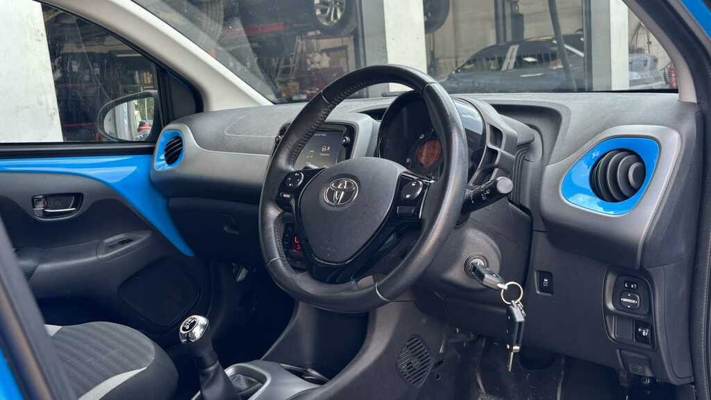 Toyota Aygo 1.0 Vvt-i X-play Red #7