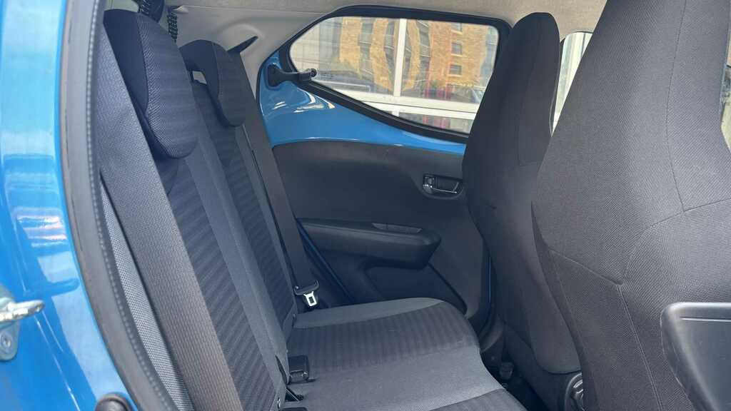 Toyota Aygo 1.0 Vvt-i X-play Red #9