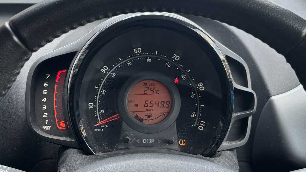 Toyota Aygo 1.0 Vvt-i X-play Red #10