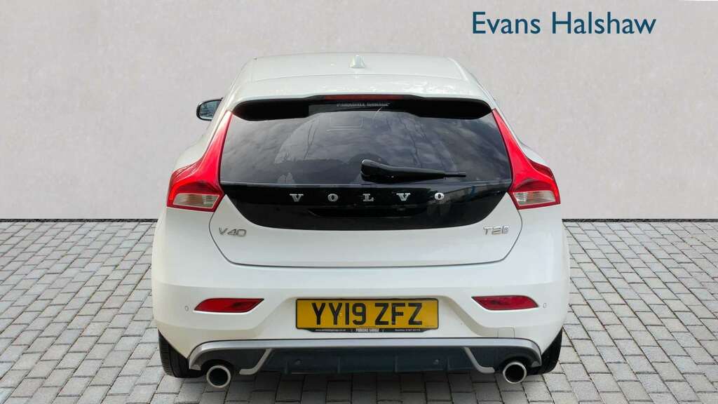 Volvo V40 T2 122 R Design Edition 2019 White #5