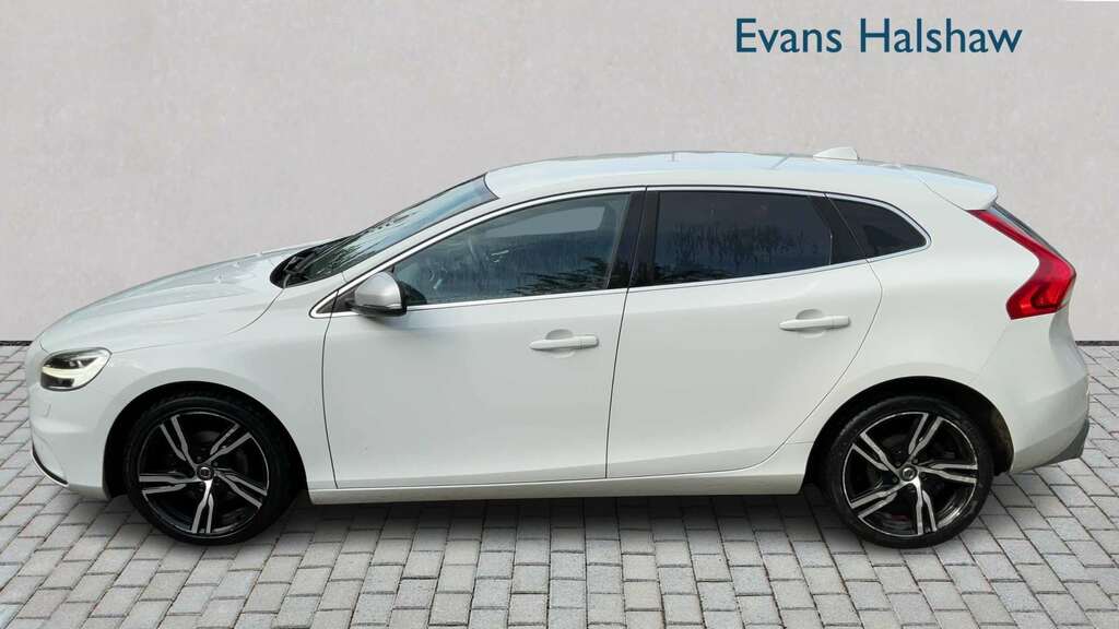 Volvo V40 T2 122 R Design Edition 2019 White #3