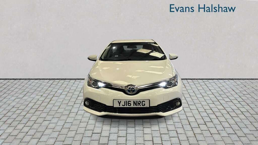 Toyota Auris 1.8 Hybrid Business Edition Cvt Leather 2016 White #4