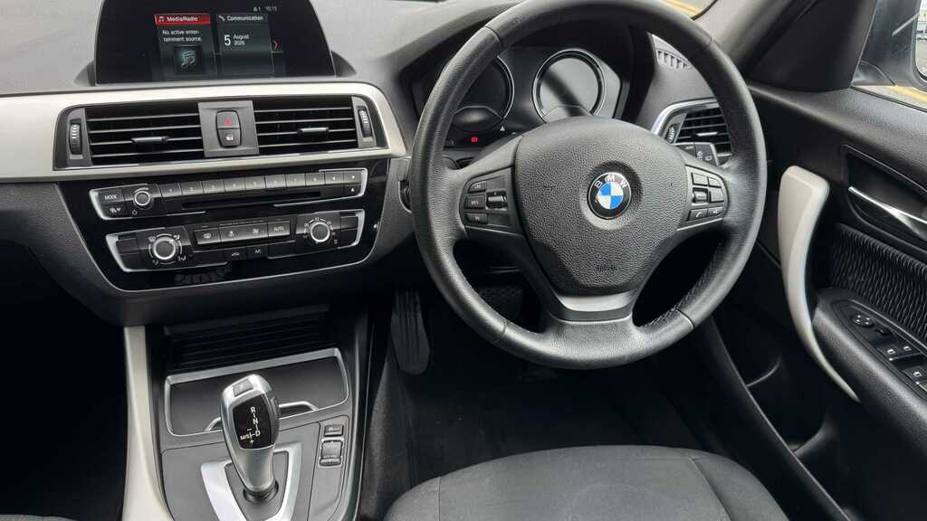 BMW 1 Series 118I 1.5 Se Business Nvservotrn Step White #6