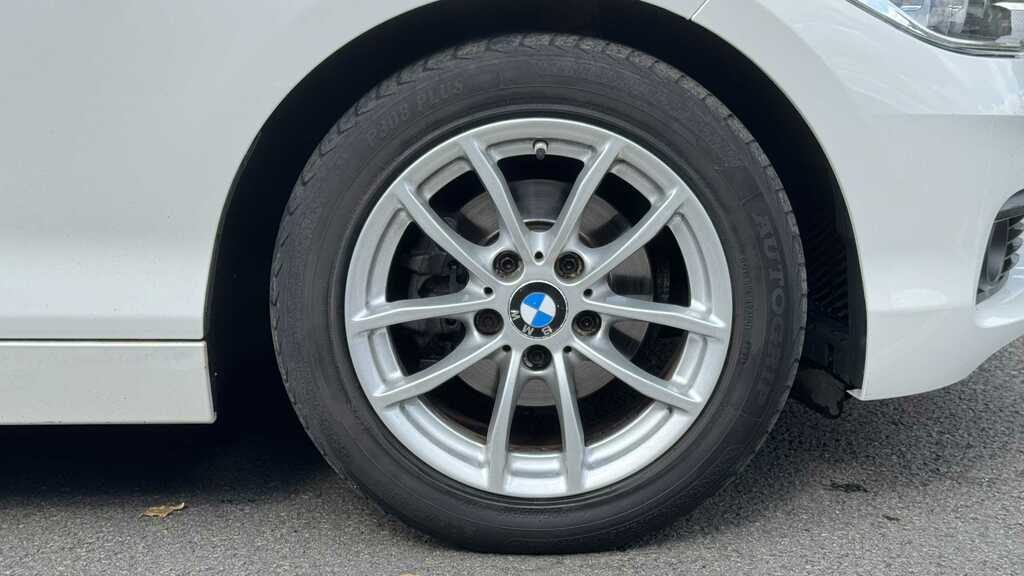 BMW 1 Series 118I 1.5 Se Business Nvservotrn Step White #4