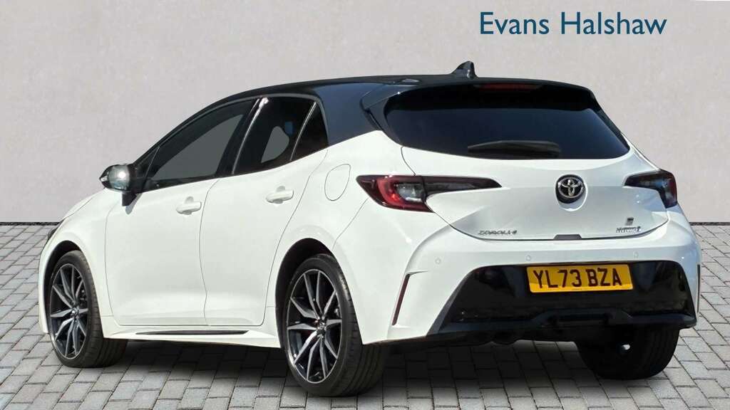 Toyota Corolla 1.8 Hybrid Gr Sport Cvt 2023 White #2