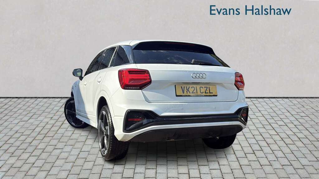 Audi Q2 35 Tfsi Black Edition S Tronic 2021 White #2