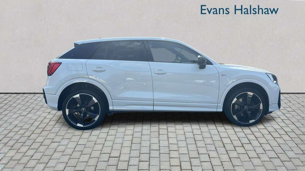 Audi Q2 35 Tfsi Black Edition S Tronic 2021 White #3