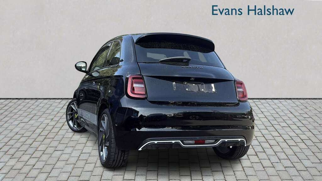 Abarth 500 114Kw 42.2Kwh 2024 Black #2