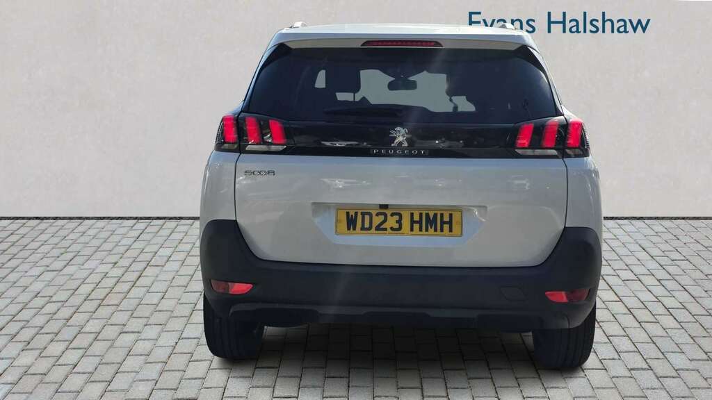 Peugeot 5008 1.5 Bluehdi Allure Premium Eat8 2023 White #4