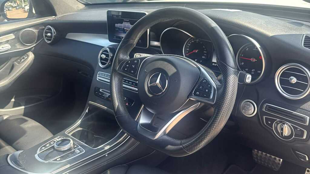 Mercedes-Benz GLC Class 220D 4Matic Amg Line Premium 9G-tronic 2019 White #4