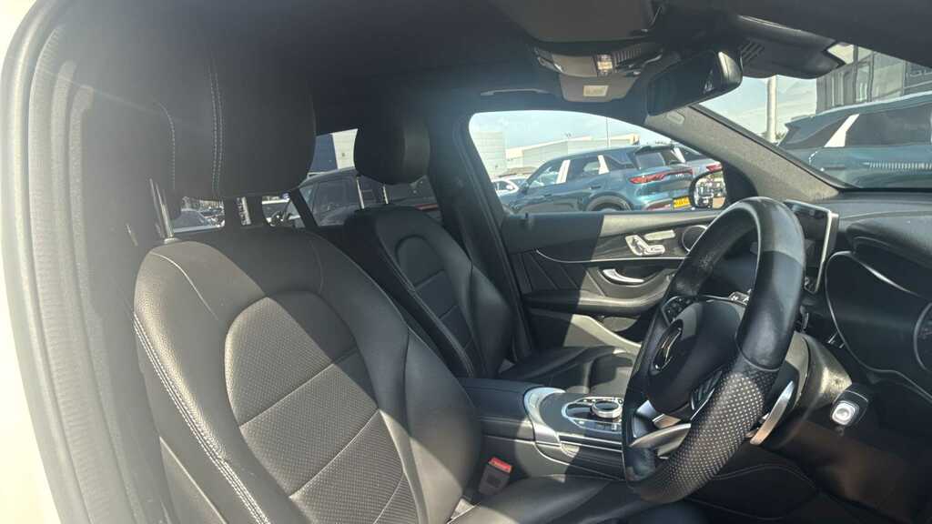 Mercedes-Benz GLC Class 220D 4Matic Amg Line Premium 9G-tronic 2019 White #3
