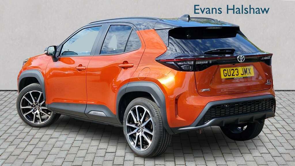 Toyota Yaris Cross 1.5 Hybrid Gr Sport Cvt 2023 Orange #2