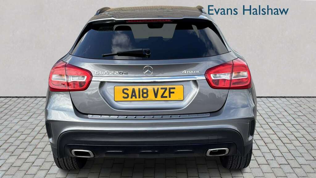 Mercedes-Benz GLA Class 220D 4Matic Amg Line 2018 Grey #3