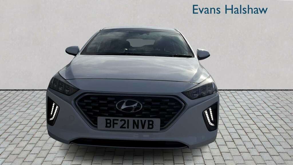 Hyundai Ioniq 1.6 Gdi Hybrid Premium Dct 2021 White #6