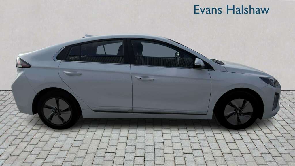 Hyundai Ioniq 1.6 Gdi Hybrid Premium Dct 2021 White #5