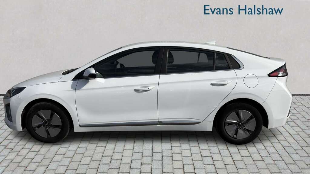 Hyundai Ioniq 1.6 Gdi Hybrid Premium Dct 2021 White #3