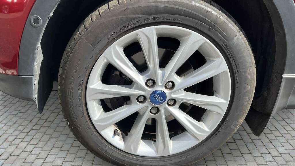 Ford Kuga 1.5 Ecoboost Titanium 2Wd 2015 Red #3