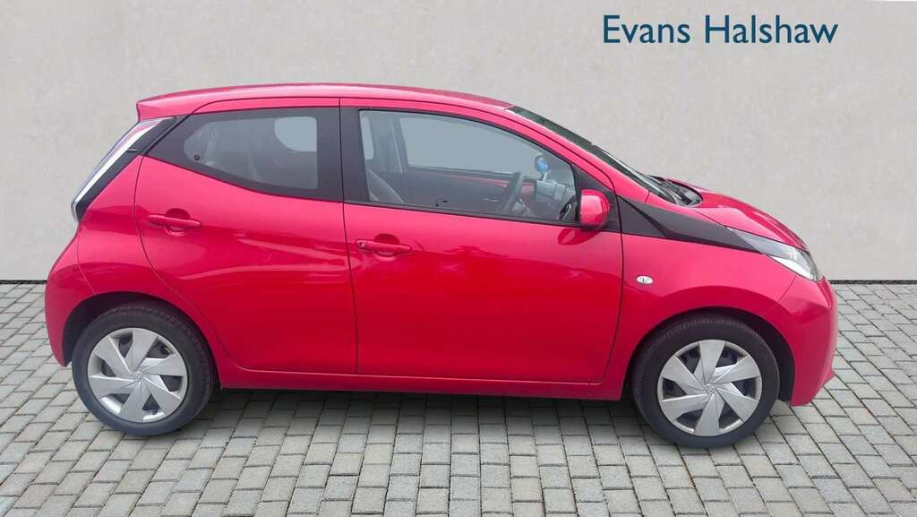 Toyota Aygo 1.0 Vvt-i X-play X-shift 2018 LN18GXP Red #4