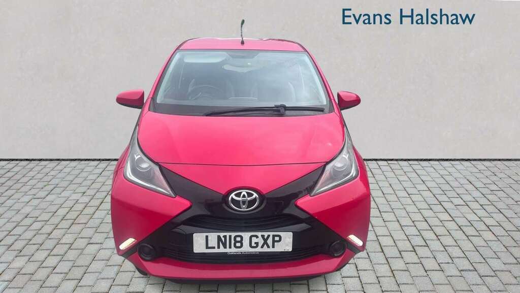 Toyota Aygo 1.0 Vvt-i X-play X-shift 2018 LN18GXP Red #2