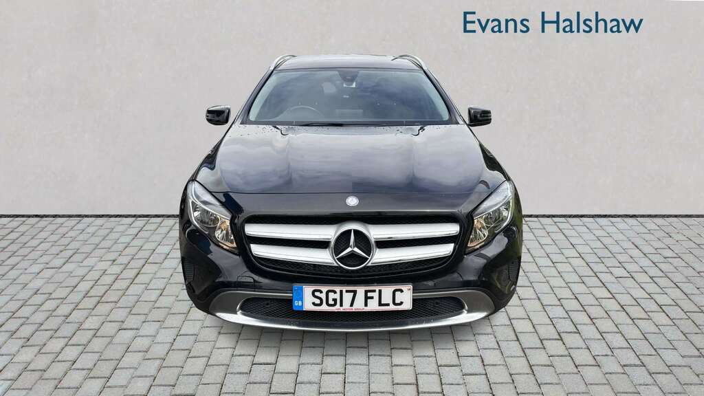 Mercedes-Benz GLA Class 200D Sport Executive 2017 SG17FLC Black #3