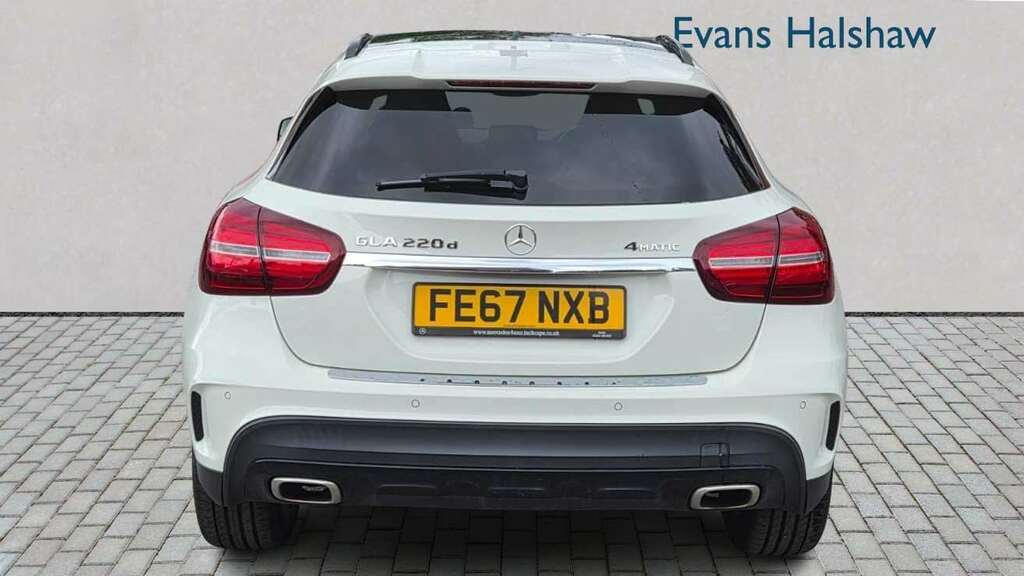 Mercedes-Benz GLA Class 220D 4Matic Whiteart Premium Plus 2017 FE67NXB White #4