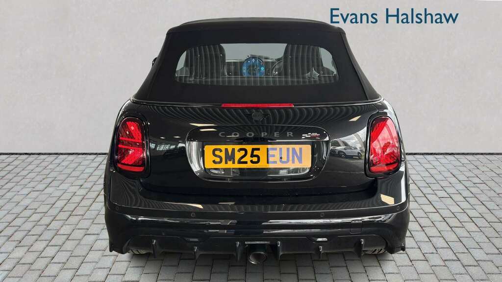 Mini Hatch 2.0 John Works 2025 SM25EUN Black #6