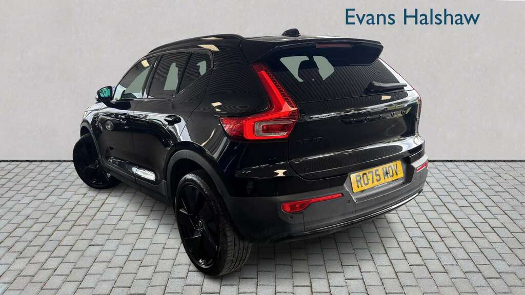 Volvo XC40 2.0 B4p Plus Black Edition 2025 RO75MOV Black #2