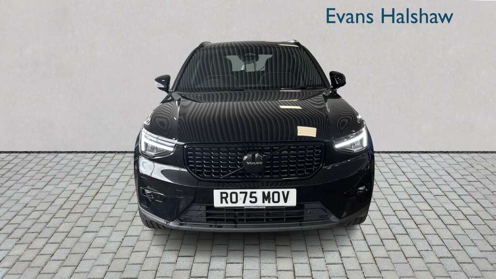 Volvo XC40 2.0 B4p Plus Black Edition 2025 RO75MOV Black #3