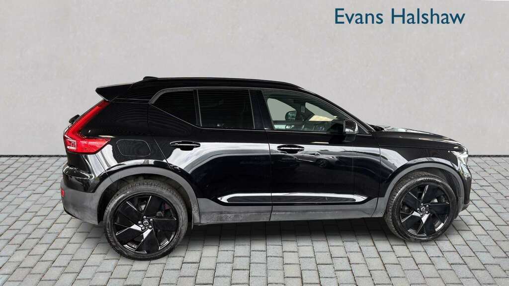 Volvo XC40 2.0 B4p Plus Black Edition 2025 RO75MOV Black #4