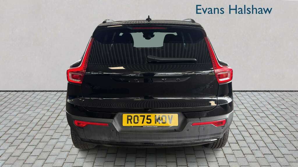 Volvo XC40 2.0 B4p Plus Black Edition 2025 RO75MOV Black #5