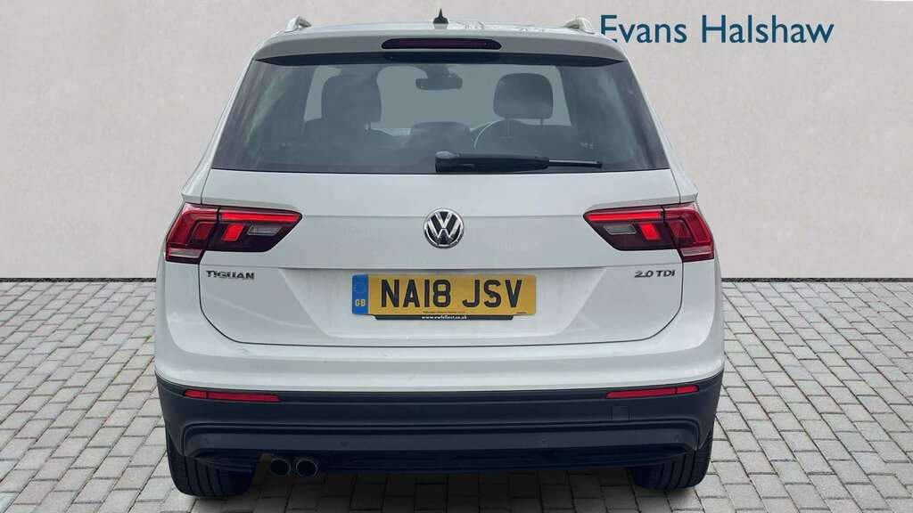 Volkswagen Tiguan 2.0 Tdi 150 Se 2018 White #4