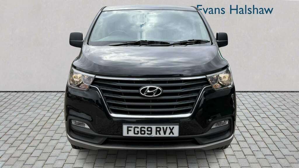 Hyundai I800 2.5 Crdi Se Nav 2019 Black #3