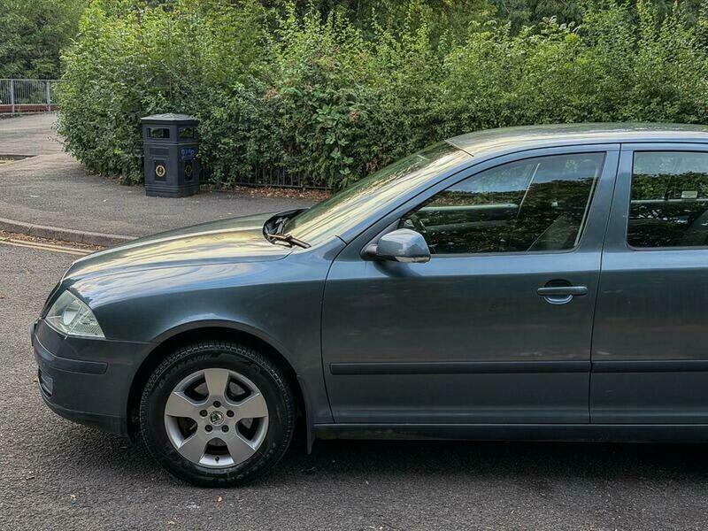 Skoda Octavia 1.6 Fsi Ambiente Tiptronic Grey #5