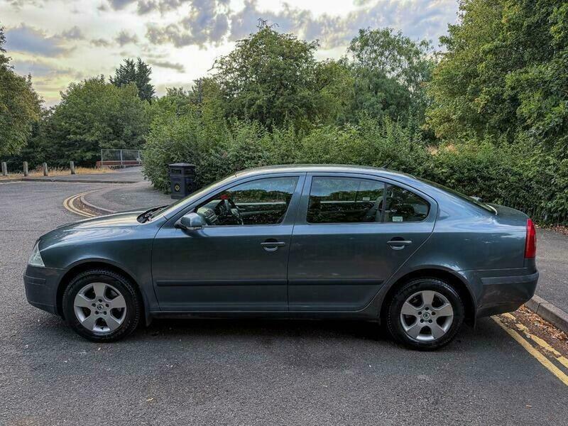 Skoda Octavia 1.6 Fsi Ambiente Tiptronic Grey #6