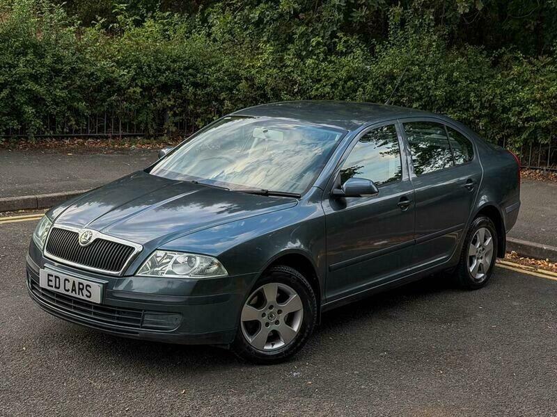 Skoda Octavia 1.6 Fsi Ambiente Tiptronic Grey #2