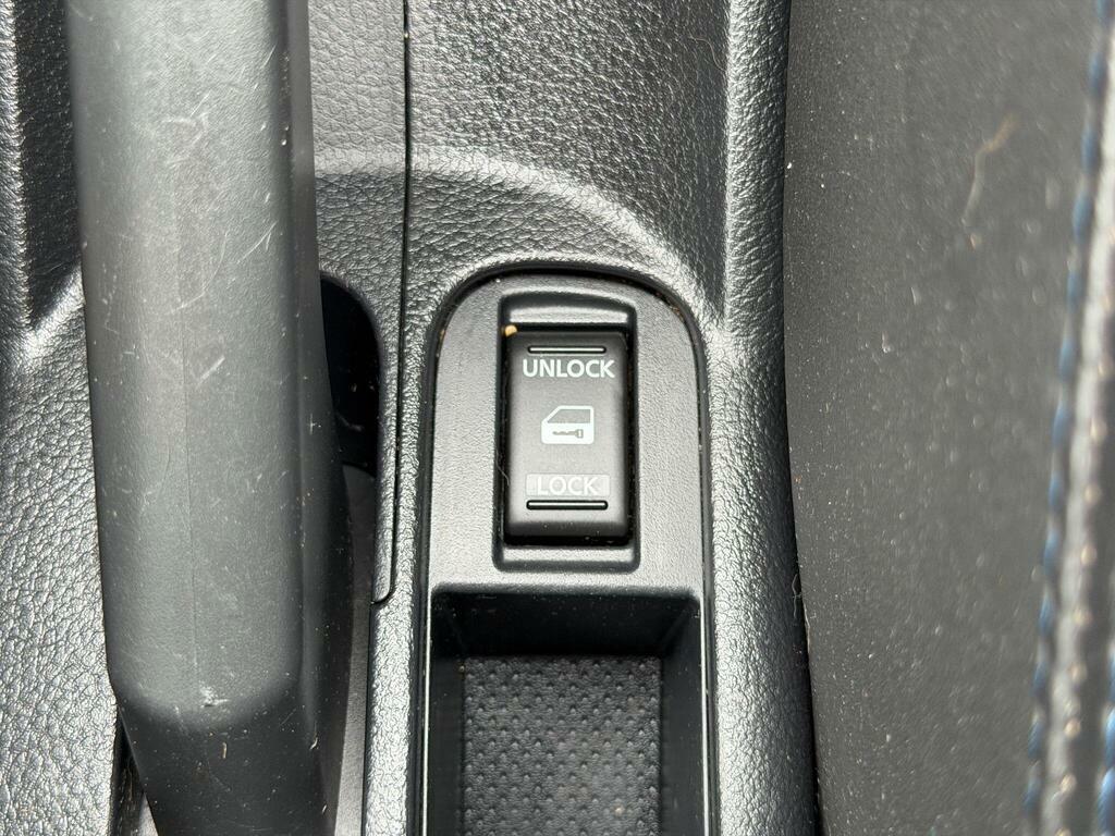 Nissan Note 1.4 16V N-tec Hatchback Euro 5 Blue #21