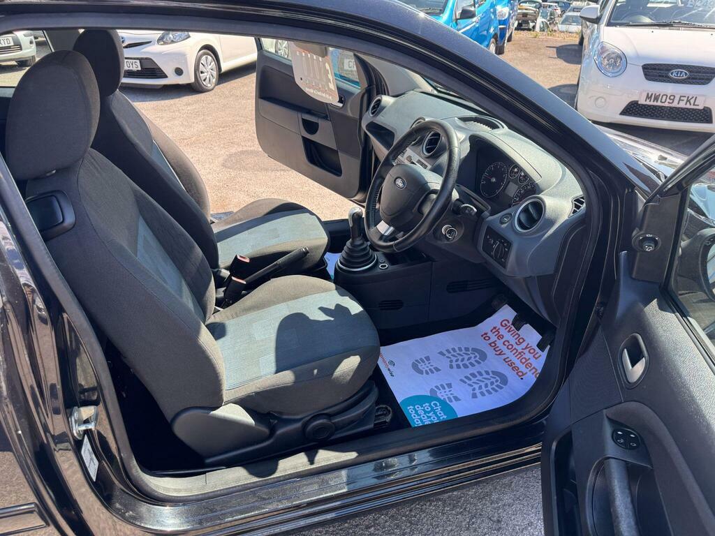 Ford Fiesta Style 16V 5-Door Red #12
