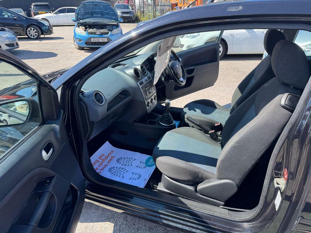Ford Fiesta Style 16V 5-Door Red #14