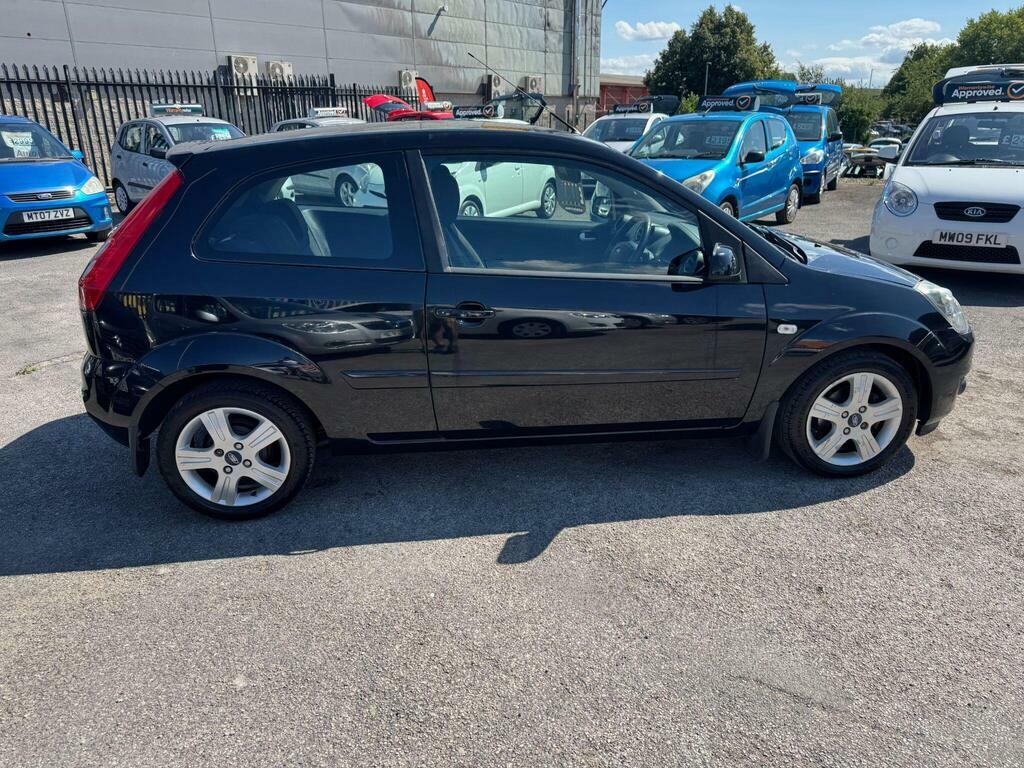 Ford Fiesta Style 16V 5-Door Red #10