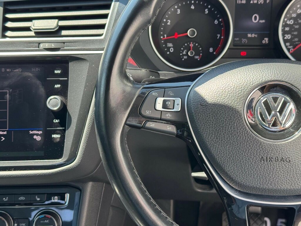 Volkswagen Tiguan 2L R-line Tech White #39