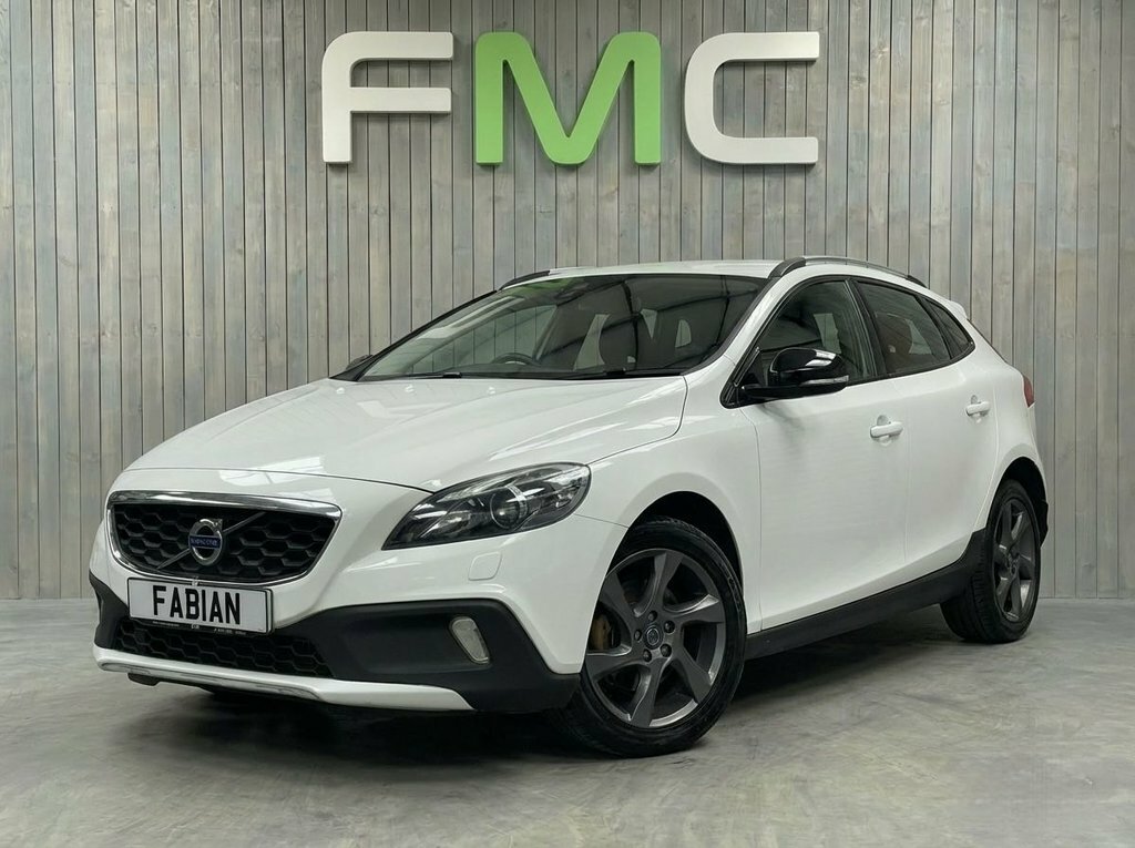 Volvo V40 Cross Country 1.6L Lux White