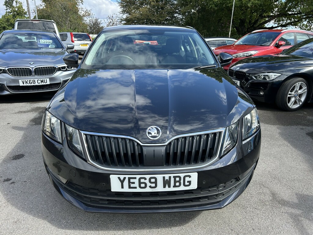Skoda Octavia Hatchback 1.6 Tdi Scr Se Technology 2019 Black #2