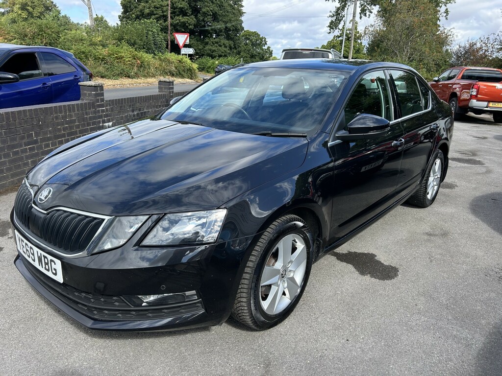 Skoda Octavia Hatchback 1.6 Tdi Scr Se Technology 2019 Black #3