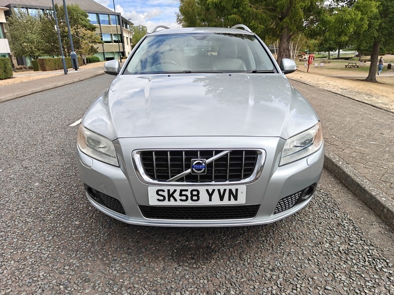 Volvo V70 2.4 D5 Se Lux SK58YVN Silver #3