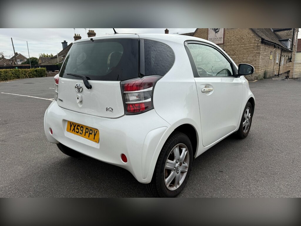 Toyota IQ 1.0 Vvt-i Hatchback Euro 4 68 B White #3