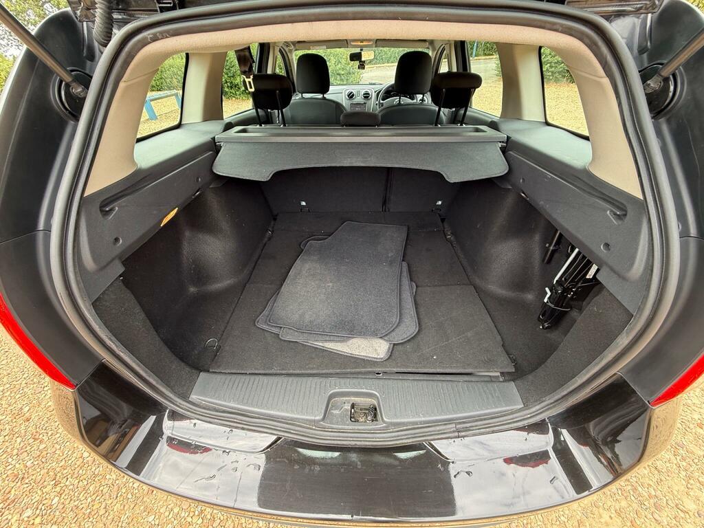 Dacia Logan Estate 0.9 Laureate Tce 90 2015 White #25